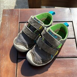 Kids' Plae Gray and Green Shoes size 9.5